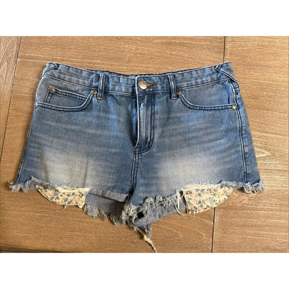 Free People We The Free Size 29 Cutoff Boho Distressed Button Fly Shorts - Picture 1 of 4